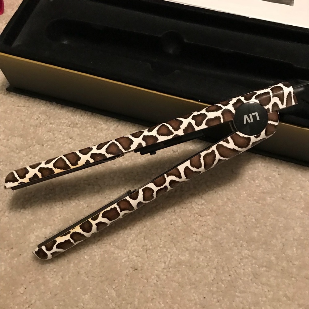 LIV hair straightener